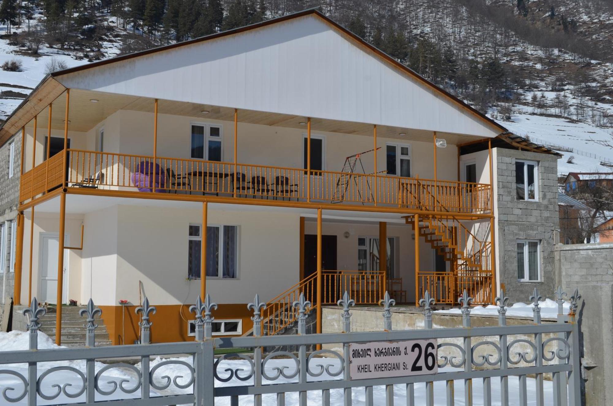 Guesthouse Qarim เมสเตีย ภายนอก รูปภาพ
